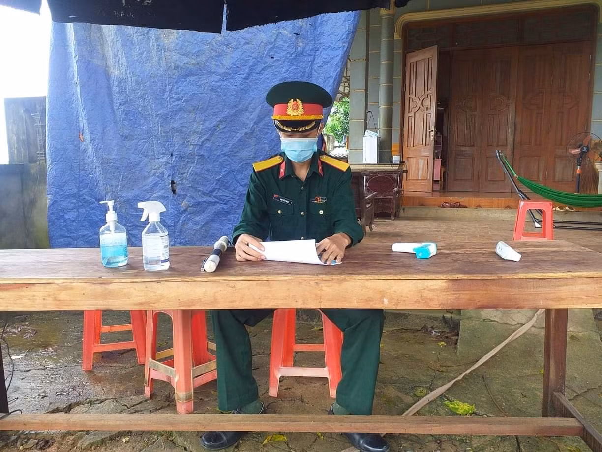 Toàn tham gia tình nguyện trực tại các chốt phong tỏa.