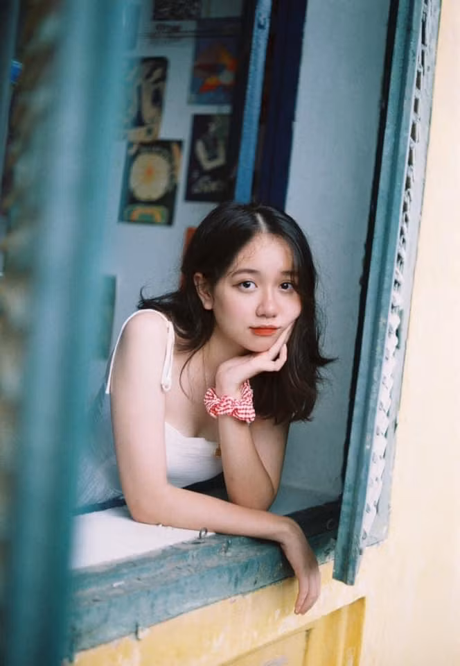 Nữ sinh không chỉ được nhiều người yêu mến với ngoại hình xinh xắn mà còn gây ấn tượng với bảng thành tích nổi bật.