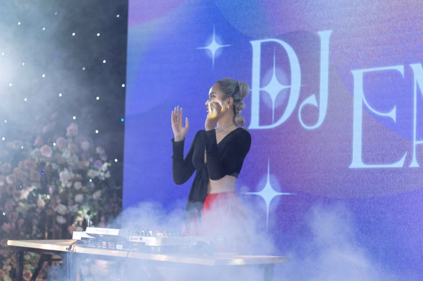 Hình ảnh DJ Emma tại Red Carpet 2022.