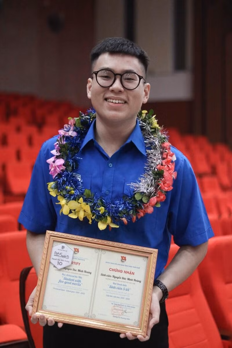 Minh Hoàng đạt danh hiệu “Sinh viên 5 tốt” cấp Tỉnh đoàn Thừa Thiên – Huế trong hai năm 2020 và 2021. Minh Hoàng đạt danh hiệu “Sinh viên 5 tốt” cấp Tỉnh đoàn Thừa Thiên – Huế trong hai năm 2020 và 2021.