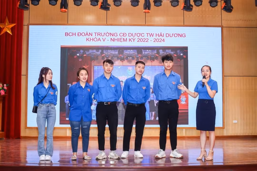 Mong may mắn được bầu làm ủy viên Ban chấp hành Đoàn trường nhiệm kỳ 2022-2024 và được Câu lạc bộ Thanh niên tình nguyện bầu làm Trưởng ban truyền thông.
