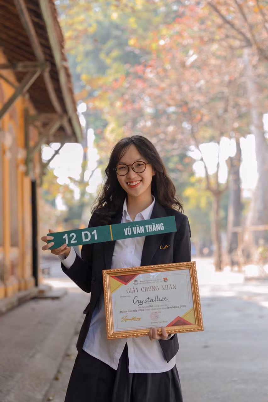 Tham gia các hoạt động, dự án giúp Nguyên Chi gặt hái được thêm nhiều giải thưởng quý giá nối dài bảng thành tích cá nhân đã đạt được. Tham gia các hoạt động, dự án giúp Nguyên Chi gặt hái được thêm nhiều giải thưởng quý giá nối dài bảng thành tích cá nhân đã đạt được.