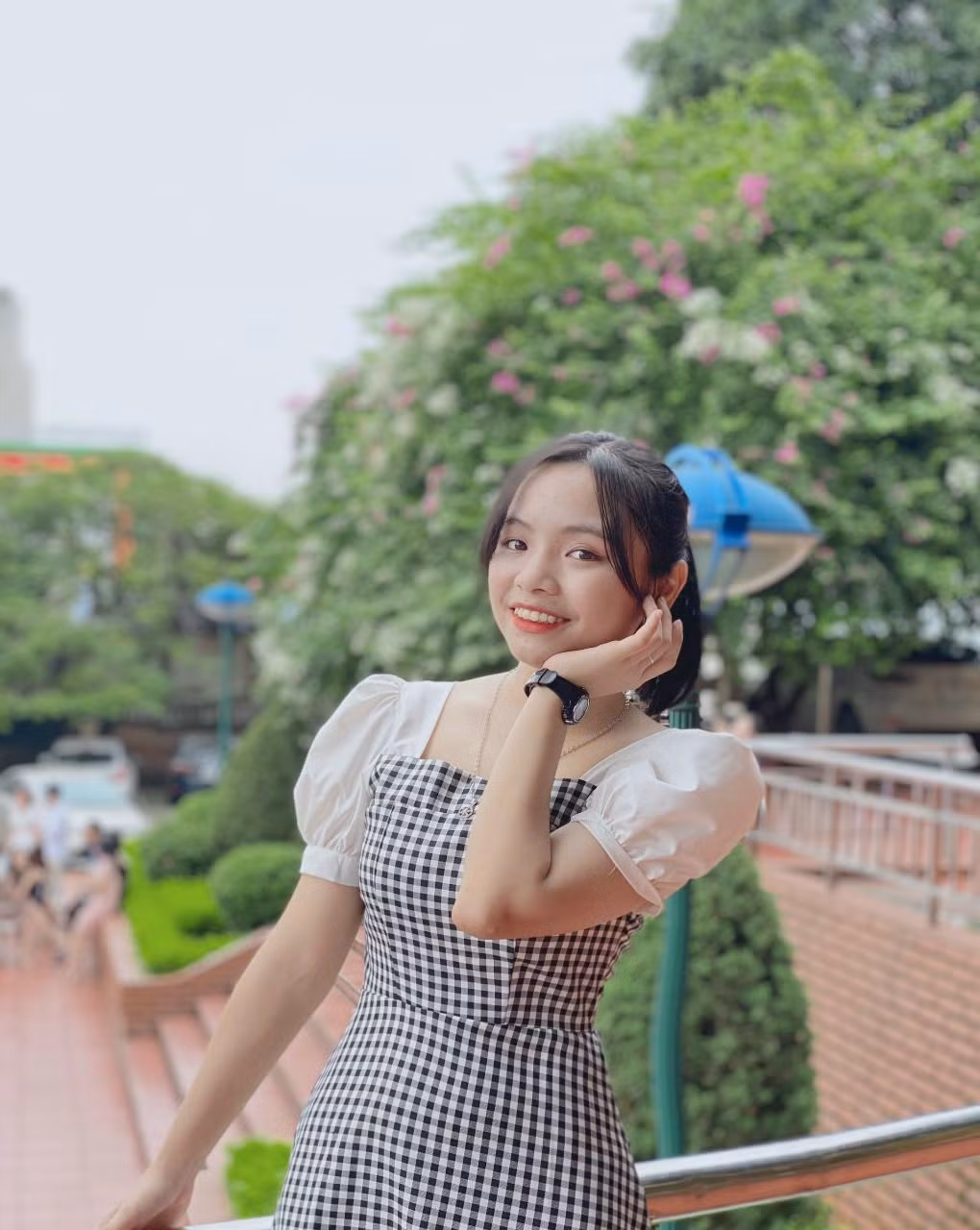 Trải qua 4 năm sinh viên, điều khiến Thanh Thủy tự hào nhất đó chính là quãng thời gian cô được cống hiến hết mình với công tác thanh niên tình nguyện. Trải qua 4 năm sinh viên, điều khiến Thanh Thủy tự hào nhất đó chính là quãng thời gian cô được cống hiến hết mình với công tác thanh niên tình nguyện.