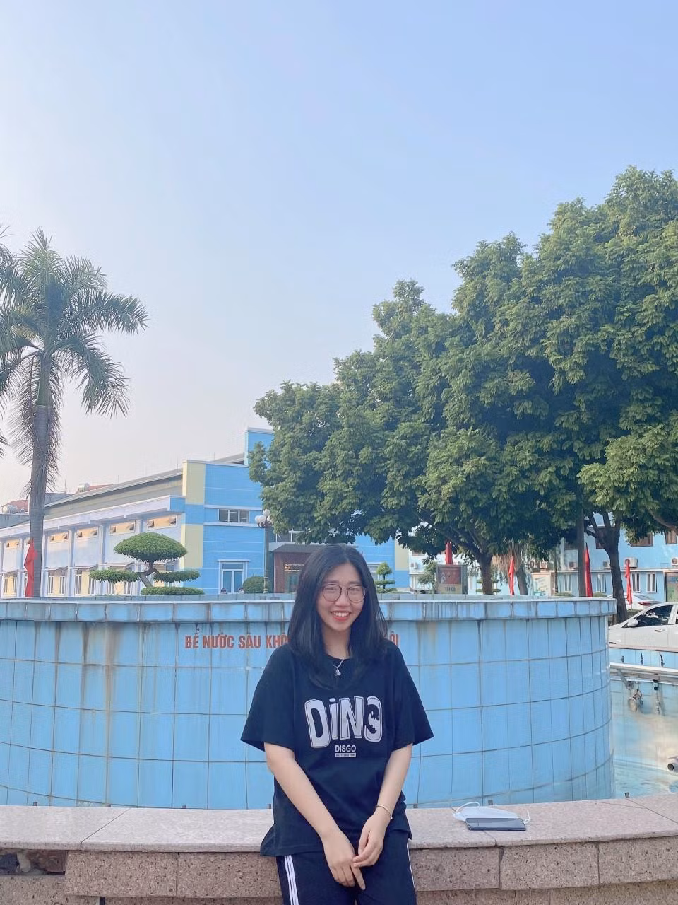 Nguyệt Hằng lớn lên tại Hải Dương, từng bị tự ti bởi những lời cười nhạo của bạn bè thế nhưng chính sự kiên trì động viên, ân cần dạy bảo của mẹ đã giúp cô mạnh mẽ vượt lên tất cả. Nguyệt Hằng lớn lên tại Hải Dương, từng bị tự ti bởi những lời cười nhạo của bạn bè thế nhưng chính sự kiên trì động viên, ân cần dạy bảo của mẹ đã giúp cô mạnh mẽ vượt lên tất cả.