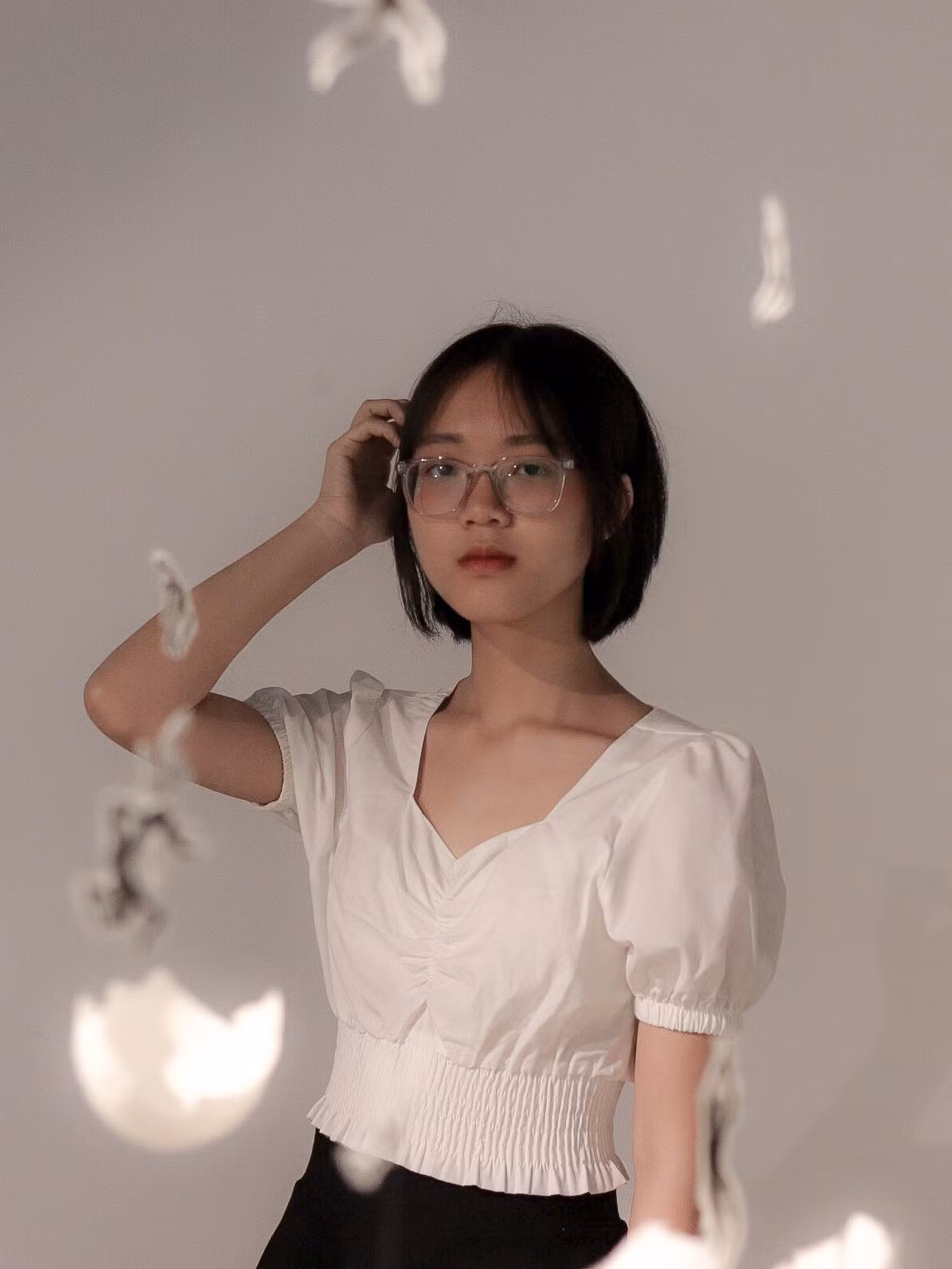 Hương Trà nhận ra rằng, khoảng thời gian còn được sống với bố mẹ chính là khoảng thời gian hạnh phúc và vô tư nhất. Hương Trà nhận ra rằng, khoảng thời gian còn được sống với bố mẹ chính là khoảng thời gian hạnh phúc và vô tư nhất.