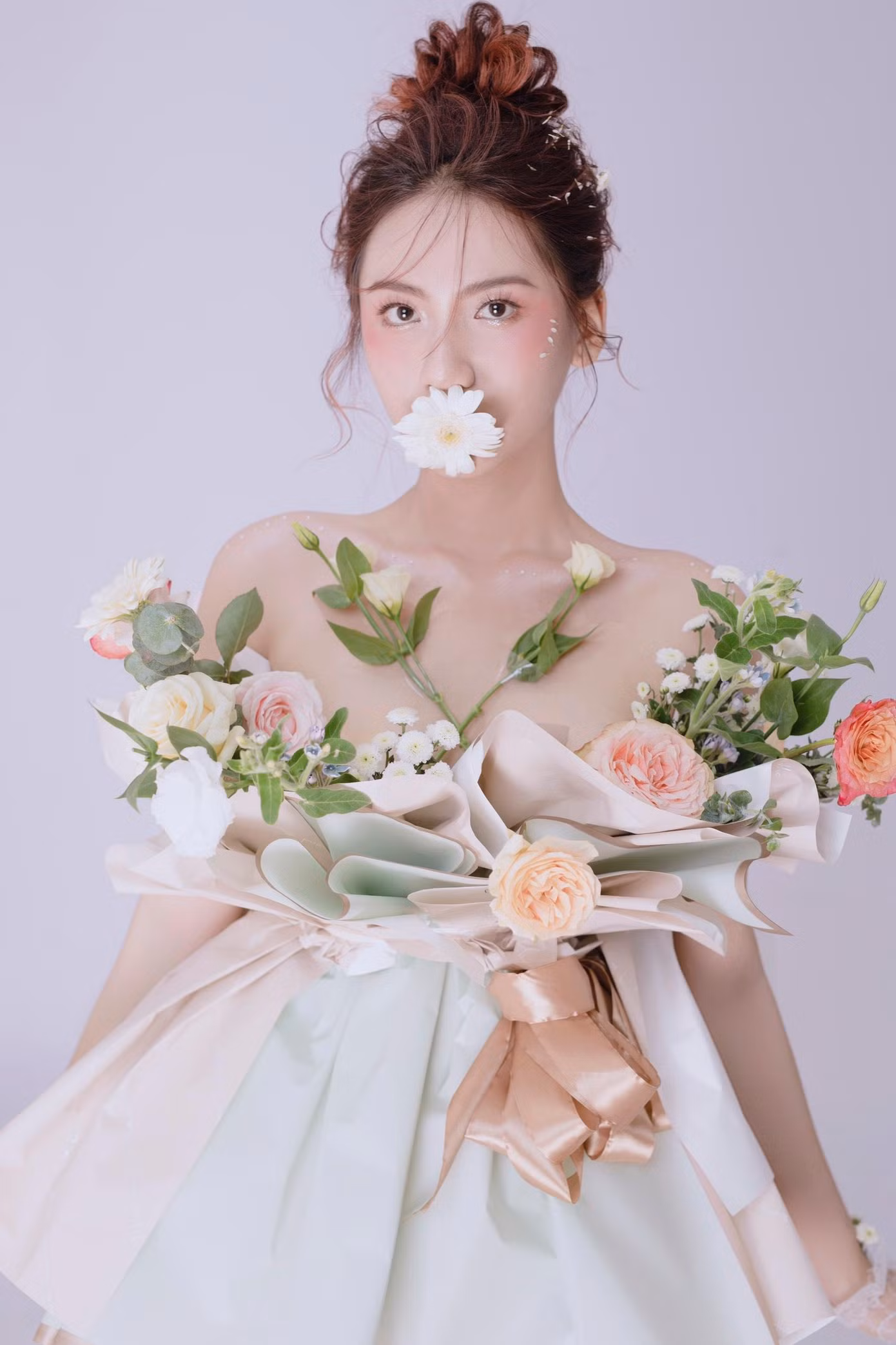 Bên cạnh công việc học, Phương Hà còn được biết đến với vai trò là một người mẫu ảnh tự do.