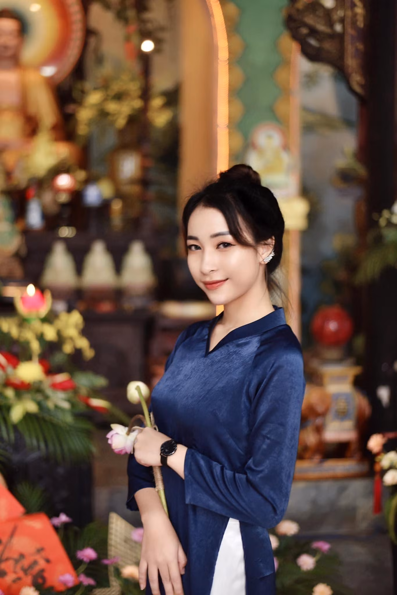Với những sở thích gắn liền với nghệ thuật, Nhật Lệ đam mê với việc tạo ra những sản phẩm đẹp từ nhiếp ảnh hay trang điểm, trình diễn sân khấu.