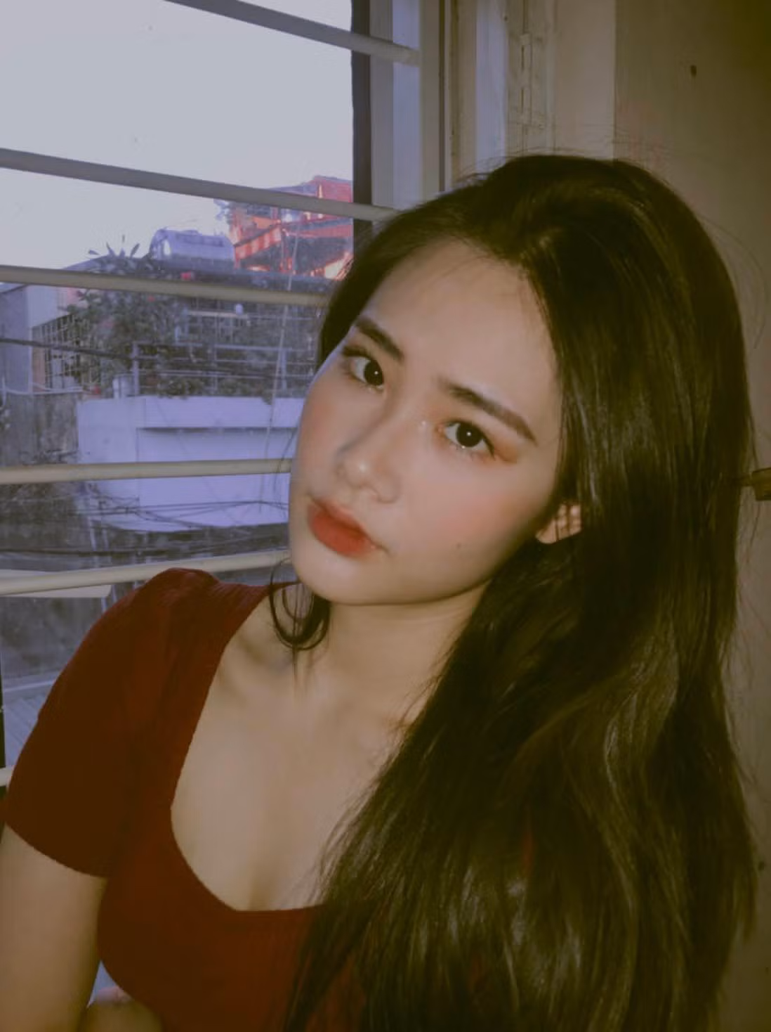 Thời gian đã giúp một cô gái Minh Anh tự ti rụt rè ngày nào trở nên mạnh mẽ, bản lĩnh và dần hoàn hảo hơn.