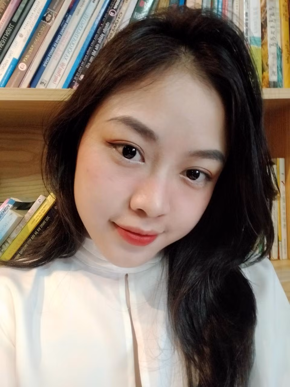 Nguyễn Hoài Phương - Sinh viên trường Đại Học Thương mại. Nguyễn Hoài Phương - Sinh viên trường Đại Học Thương mại.