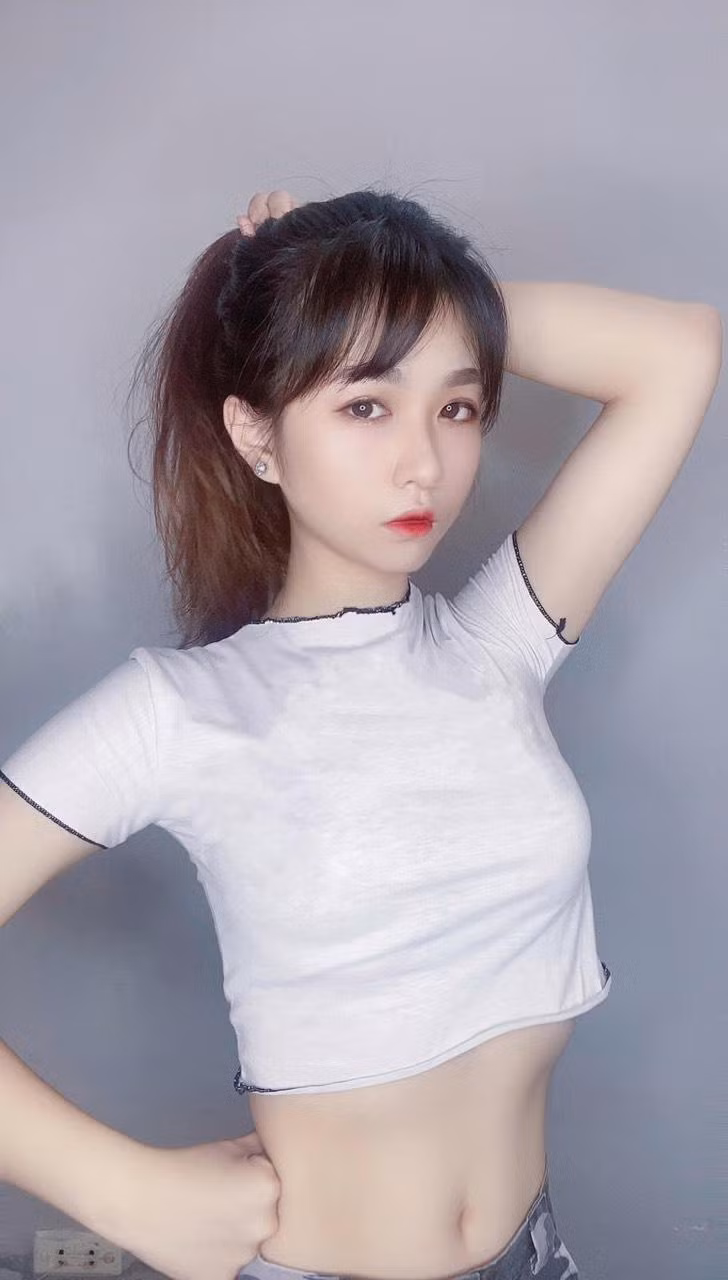 Minh Châu sở hữu ngoại hình xinh đẹp cùng vóc dáng chuẩn mẫu.