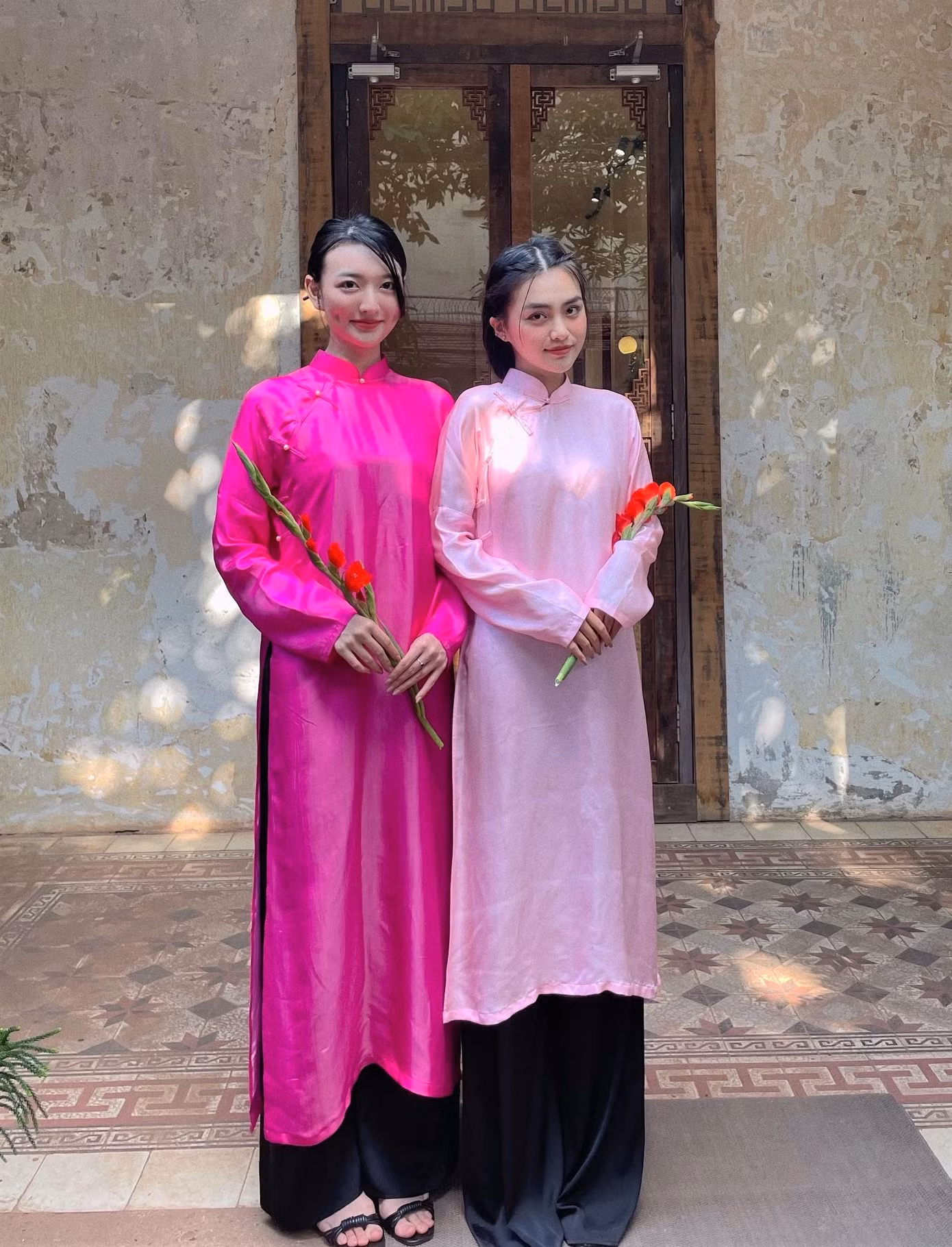 Vì tâm đầu ý hợp với nhau trong nhiều chuyện nên Xuân Mai và Hoàng Vi đã quyết định cùng nhau đăng ký thi Miss World Vietnam. Ảnh: NVCC Vì tâm đầu ý hợp với nhau trong nhiều chuyện nên Xuân Mai và Hoàng Vi đã quyết định cùng nhau đăng ký thi Miss World Vietnam. Ảnh: NVCC