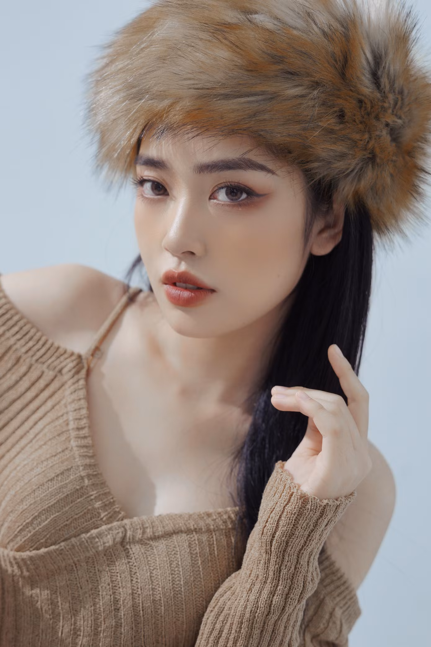 Sở hữu gương mặt thanh tú, sắc sảo mang những nét riêng, Min đã nhận được nhiều sự yêu mến và tin tưởng của các thương hiệu.