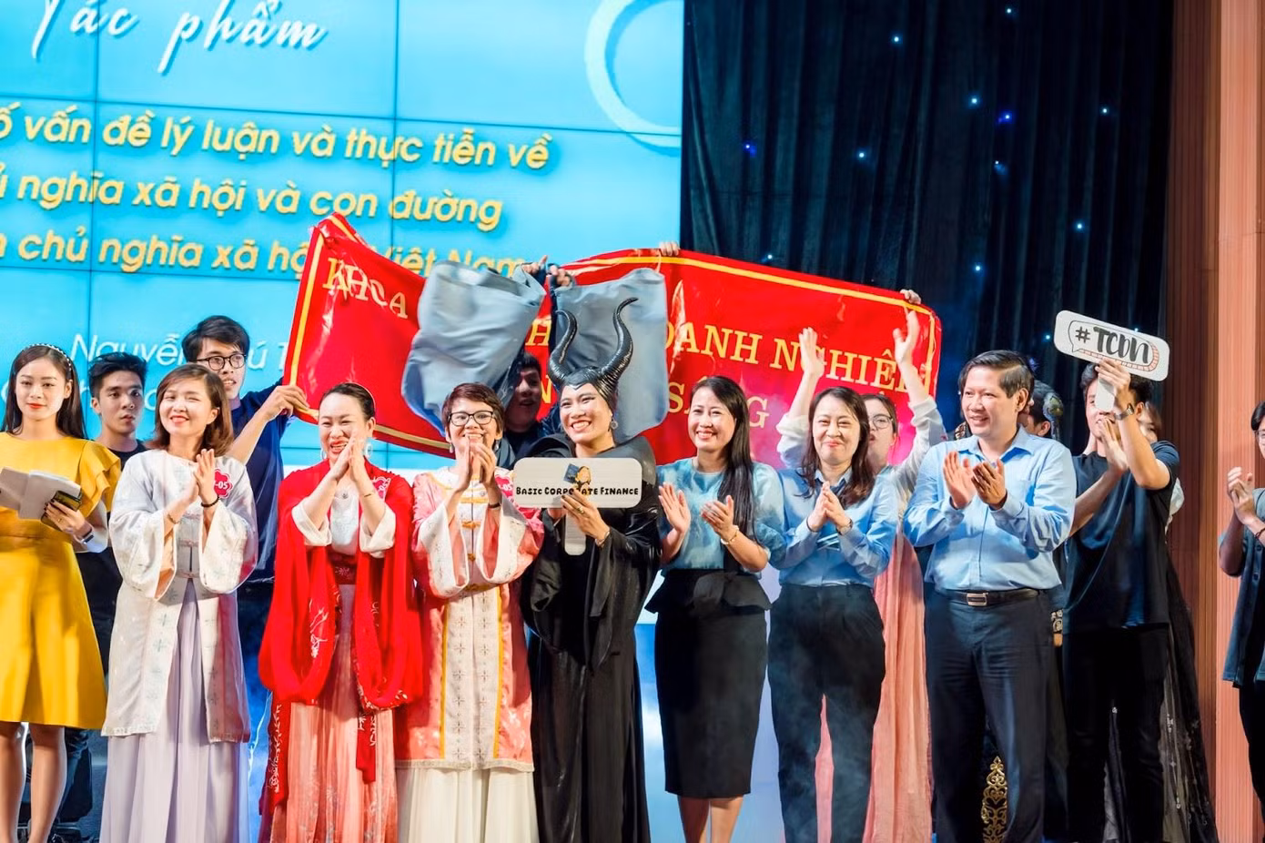 Bài dự thi về cuốn sách của Tổng Bí thư Nguyễn Phú Trọng đạt giải Nhất cuộc thi Giới thiệu sách HVTC ảnh 30
