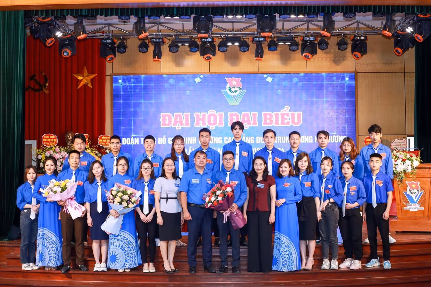Thúy An luôn cố gắng từng ngày là học thật tốt và tham gia tích cực vào các hoạt động của nhà trường để hoàn thiện bản thân sống có ích cho xã hội. Thúy An luôn cố gắng từng ngày là học thật tốt và tham gia tích cực vào các hoạt động của nhà trường để hoàn thiện bản thân sống có ích cho xã hội.