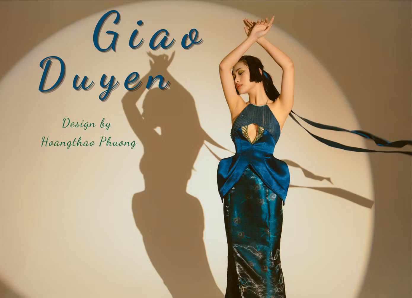 BST Giao Duyên, tác giả Hoàng Thảo Phương. BST lấy ý tưởng từ hình ảnh trầu têm cánh phượng, một nét đẹp trong văn hóa của dân tộc Việt Nam bao đời nay. Phong cách dân gian đương đại kết hợp cùng tone màu đỏ trầm, xanh lục được đưa vào BST một cách uyển chuyển và tinh tế. Cấu trúc áo yếm cùng các đường nét Cut - out, tạo khối sẽ tôn lên các đường cong mềm mại của các cô gái hiện đại nhưng vẫn mang vẻ đẹp truyền thống.