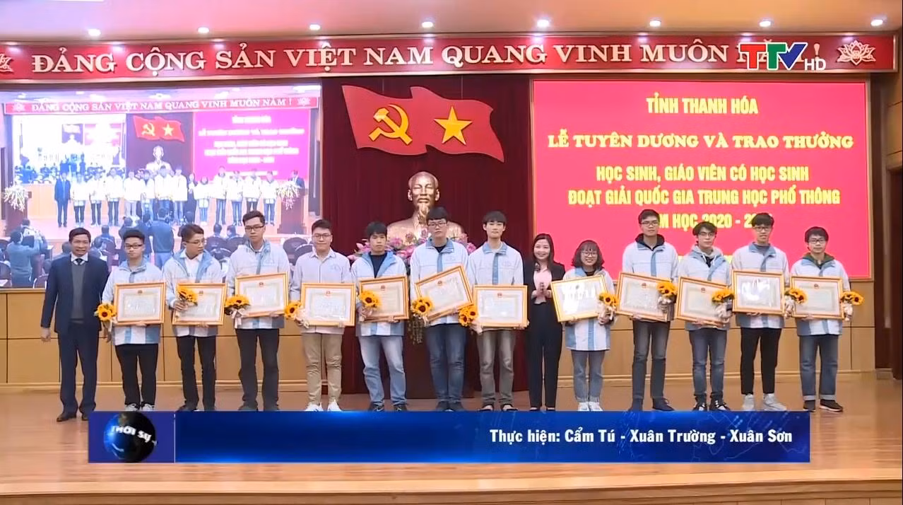 Lễ tuyên dương và trao thưởng cho học sinh đạt giải quốc gia THPT 2020-2021.