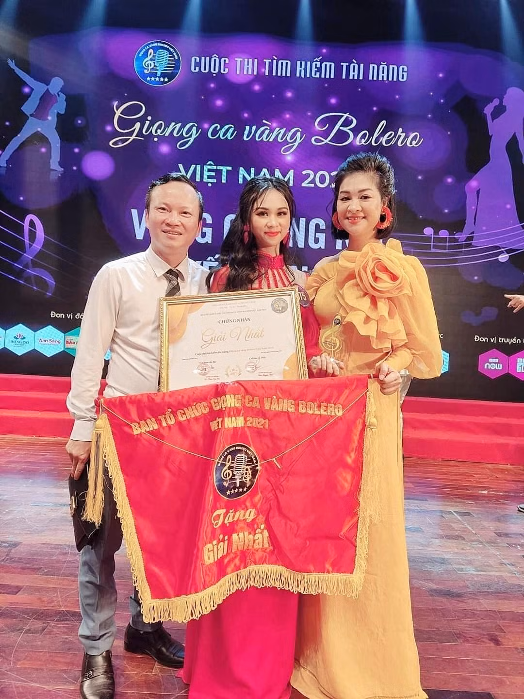 Ngọc Minh Thủy giành giải Nhất Giọng ca vàng Bolero Việt Nam 2021.