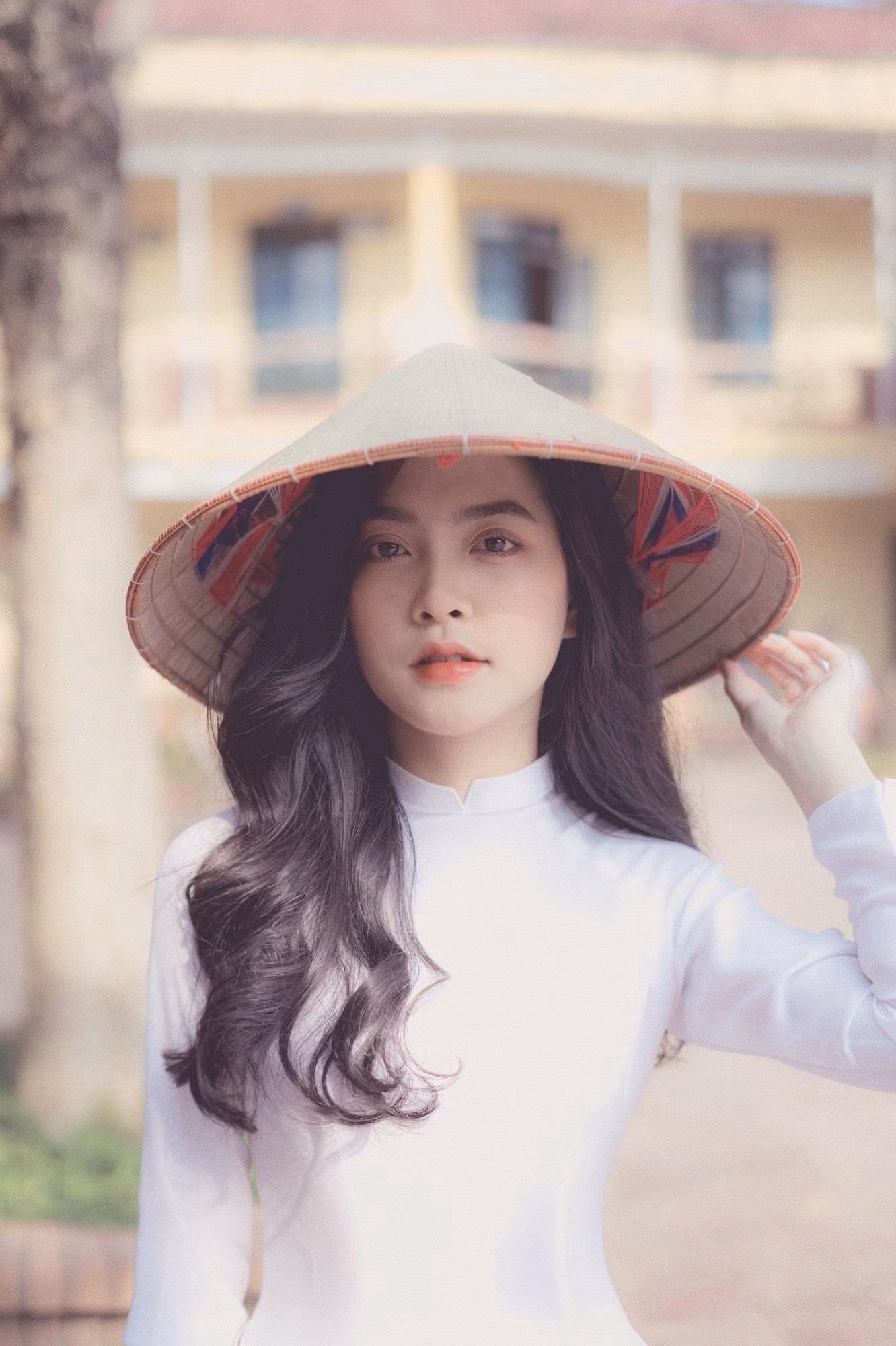 Phương Thảo với nhan sắc "gây thương nhớ" trong tà áo dài trắng.