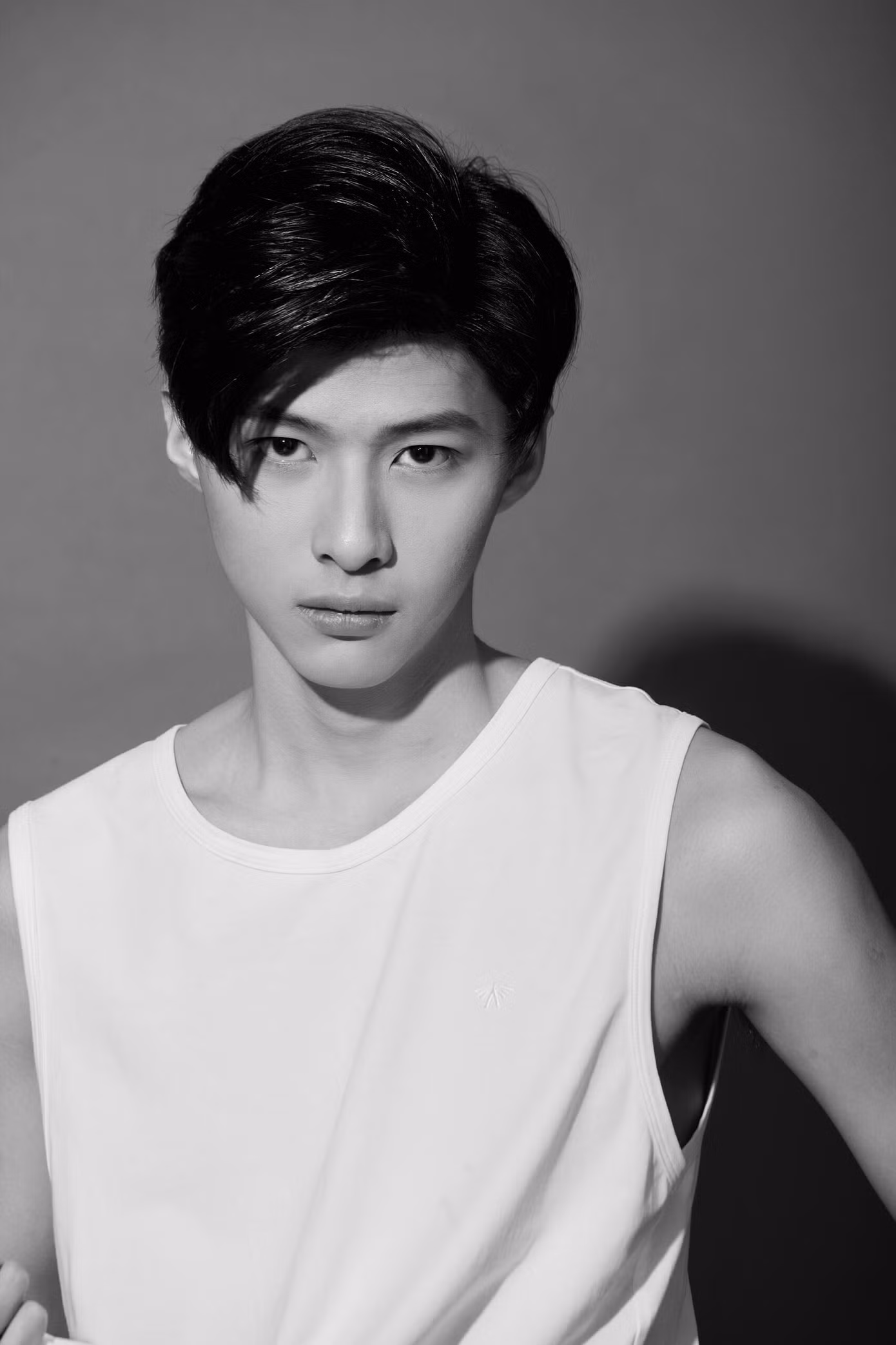 Dylan Nguyễn tên đầy đủ là Nguyễn Đức Toàn - một trong những model mới nổi gần đây. Dylan Nguyễn tên đầy đủ là Nguyễn Đức Toàn - một trong những model mới nổi gần đây.