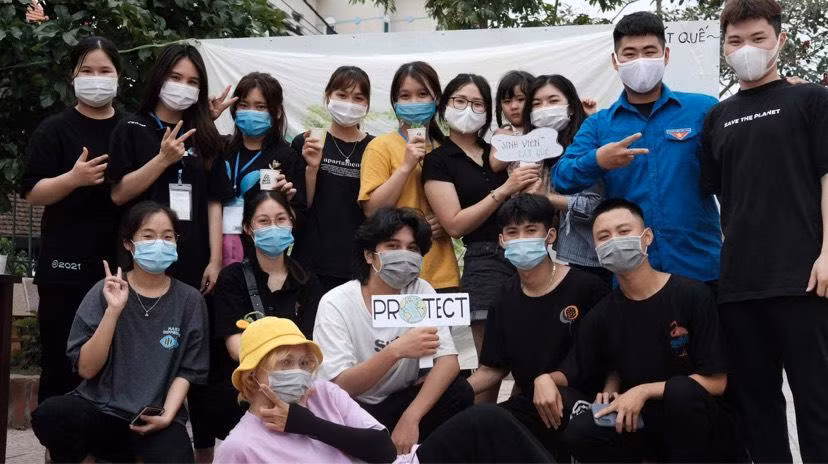 Tiếp nối thành công từ các mùa đổi giấy trước, trong năm nay đội ngũ sinh viên Cát Quế nỗ lực nhiều hơn để gia tăng hiệu quả chương trình đổi giấy, tạo tác động mạnh đến mọi người.