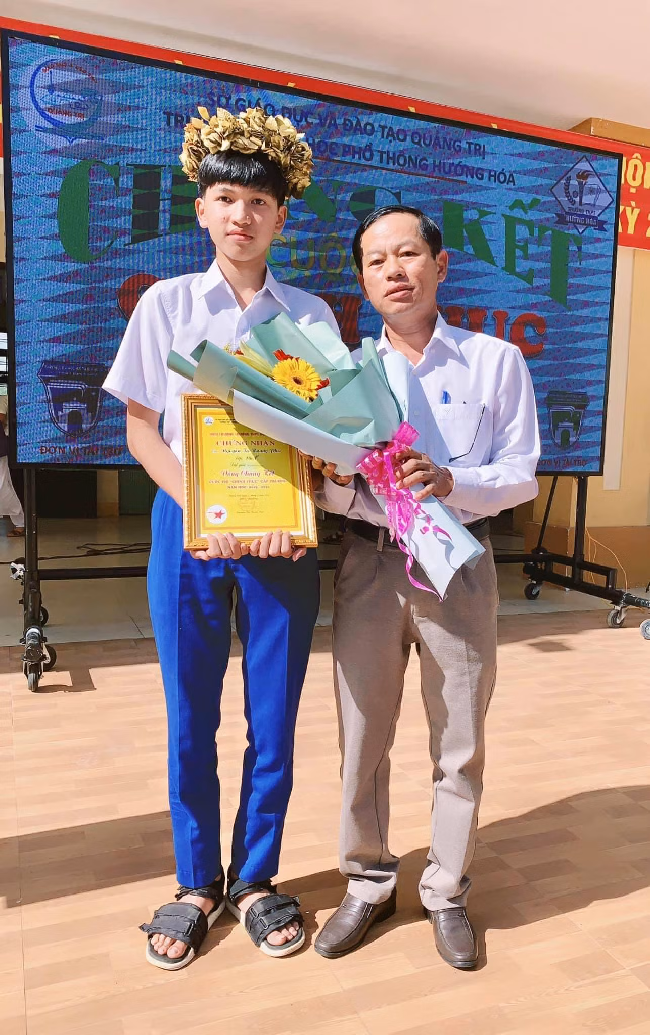 Hoàng Phú đoạt giải Nhất cuộc thi Chinh phục cấp trường năm học 2019 - 2020 và năm học 2020-2021. Hoàng Phú đoạt giải Nhất cuộc thi Chinh phục cấp trường năm học 2019 - 2020 và năm học 2020-2021.