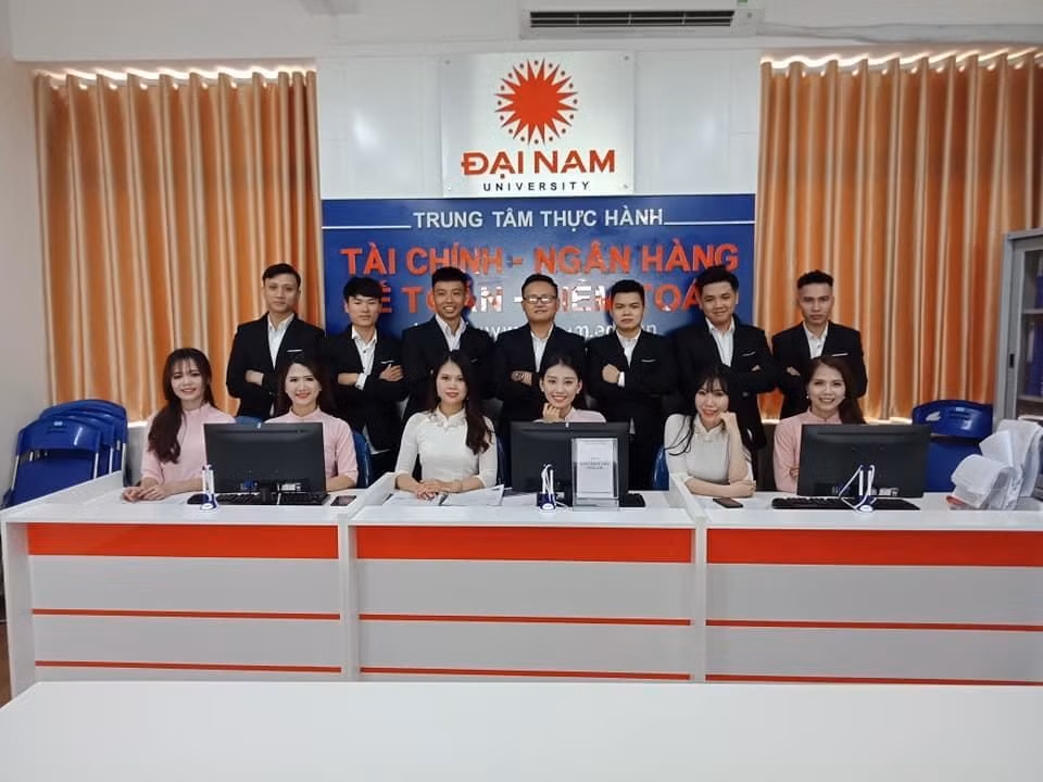Trung tâm thực hành tại khoa Tài chính Ngân hàng, trường Đại học Đại Nam.