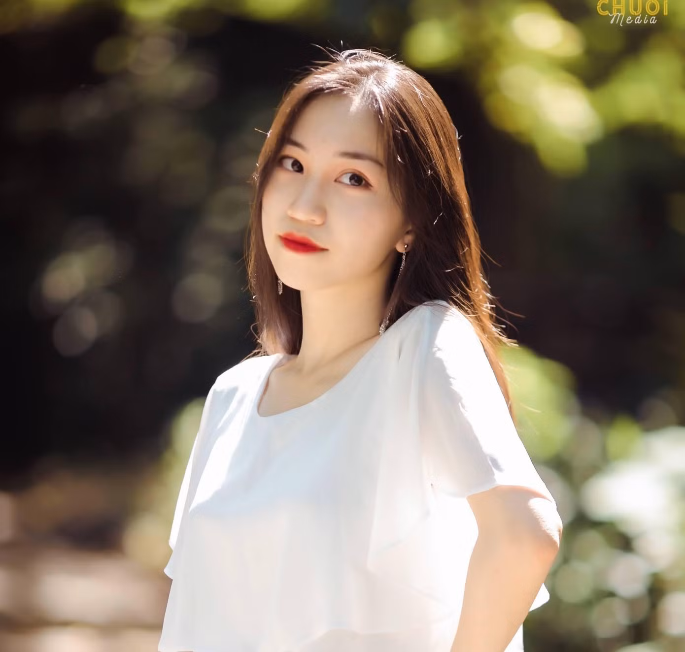 Nguyễn Thị Kim Oanh sinh ra và lớn lên ở Hà Nội, đang là sinh viên năm 4 của trường Đại học Xây Dựng Hà Nội.