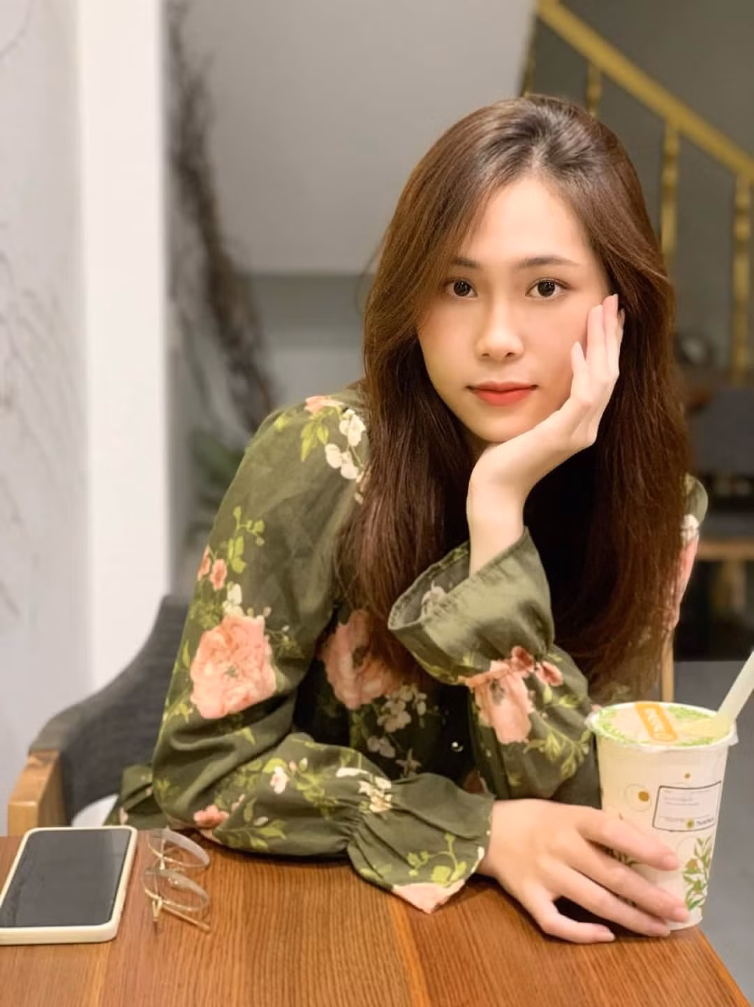 Lợi Thanh Trang luôn giữ cho mình những nguyên tắc trong công việc. Lợi Thanh Trang luôn giữ cho mình những nguyên tắc trong công việc.