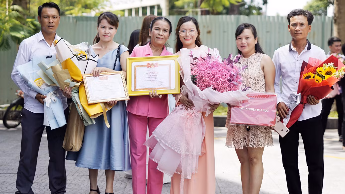 Gia đình là động lực để Bình có được kết quả xứng đáng như ngày hôm nay. Gia đình là động lực để Bình có được kết quả xứng đáng như ngày hôm nay.