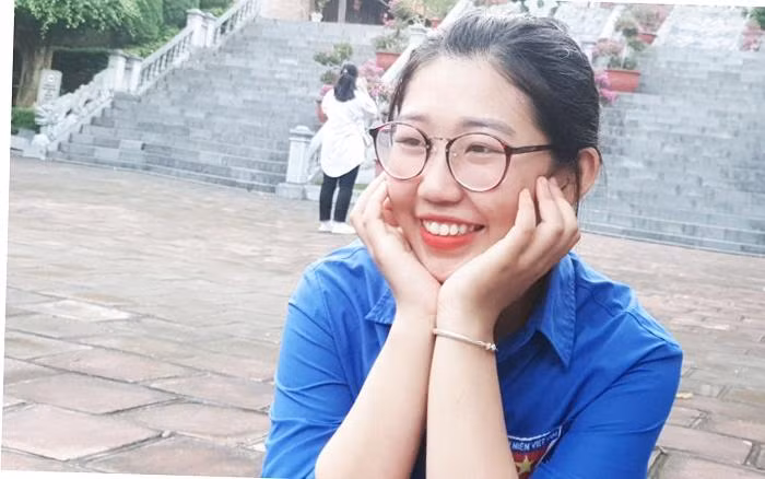 Theo Nguyệt Hằng: “Sống là cho đâu chỉ nhận riêng mình”. Theo Nguyệt Hằng: “Sống là cho đâu chỉ nhận riêng mình”.