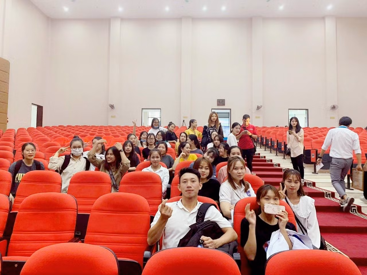 Đại học đã mang đến cho chàng trai thêm nhiều cơ hội, trải nghiệm cùng những kỹ năng cần thiết. Đại học đã mang đến cho chàng trai thêm nhiều cơ hội, trải nghiệm cùng những kỹ năng cần thiết.