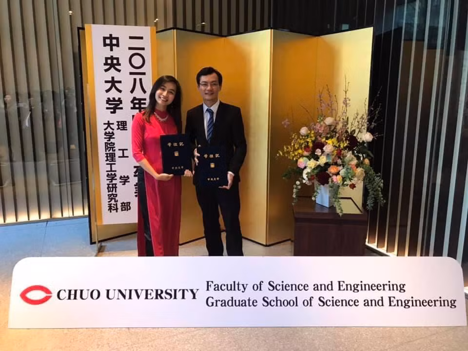Khánh Hòa tại Đại học Chuo, Nhật Bản trong buổi nhận bằng Thạc sĩ.