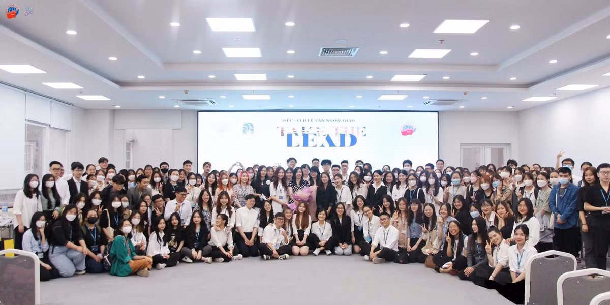 Workshop 3 - Penicillus: "Phía sau một Người Phát ngôn" diễn ra thành công với sự quan tâm và tham dự đông đảo của các bạn sinh viên Học viện Ngoại giao.