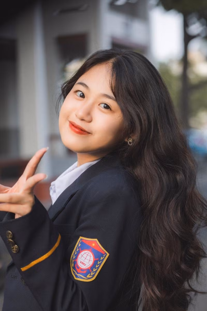 Nguyễn Trần Lan Anh - sinh viên năm hai ngành Quản trị Kinh doanh, khoa Quản trị - Tài chính, Trường Đại học Hàng hải Việt Nam. Nguyễn Trần Lan Anh - sinh viên năm hai ngành Quản trị Kinh doanh, khoa Quản trị - Tài chính, Trường Đại học Hàng hải Việt Nam.