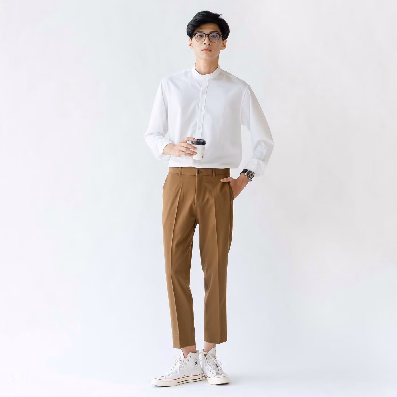 Dylan Nguyễn sở hữu chiều cao 1m88 cùng gương mặt phảng phất nét thơ, rất tình và đậm chất điện ảnh. Dylan Nguyễn sở hữu chiều cao 1m88 cùng gương mặt phảng phất nét thơ, rất tình và đậm chất điện ảnh.