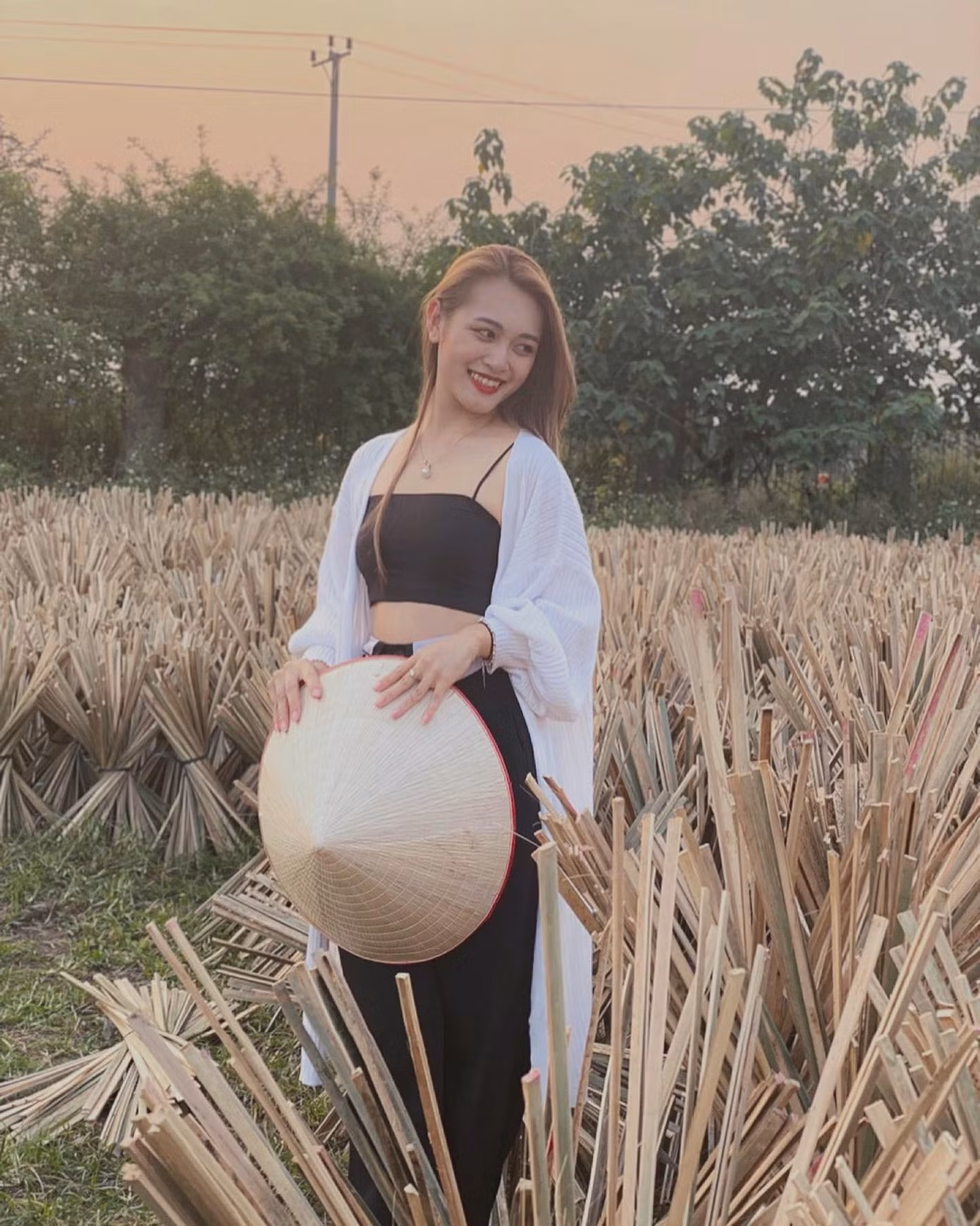Một số hình ảnh khác ngoài đời của Hà Anh.