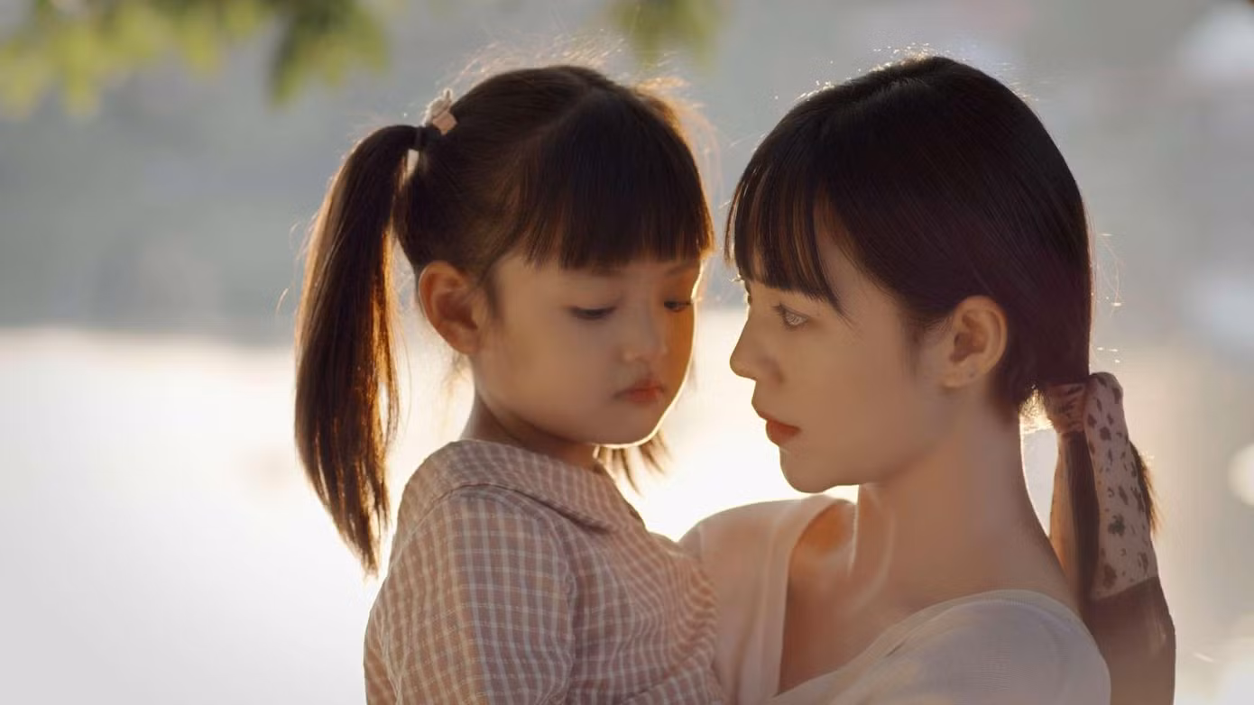Quỳnh Kool trong vai Hạnh, người mẹ đơn thân bất đắc dĩ.
