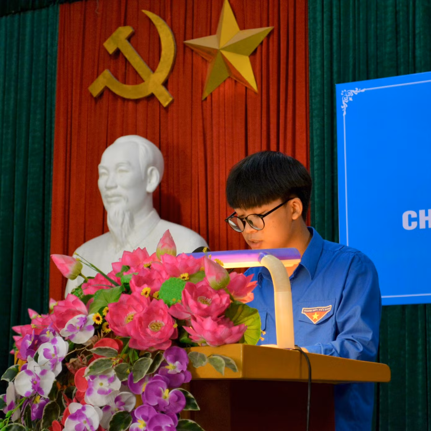 Hiện tại, Quốc Khánh là lớp trưởng, Bí thư chi Đoàn, Ủy viên Ban thường vụ Liên chi Đoàn trường.