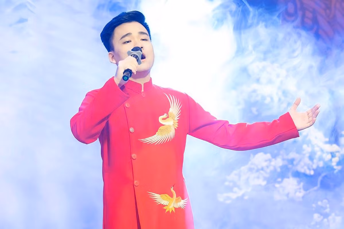 Vừa qua, Anh Tú đã khiến nhiều khán giả xúc động với phần thi và đoạt Quán quân dòng nhạc dân gian trong cuộc thi Giọng hát hay sinh viên mở rộng lần thứ 8 – năm 2021.