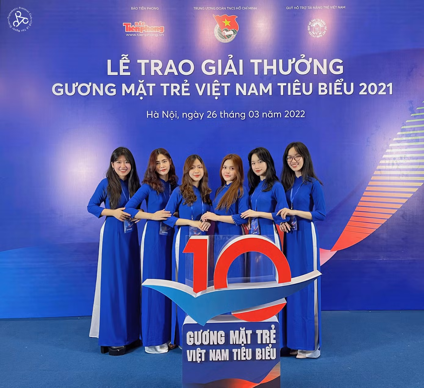 CLB Lễ tân tham gia Lễ trao giải thưởng Gương mặt trẻ Việt Nam tiêu biểu 2021.
