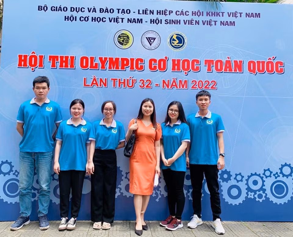 Các thành viên của đội tuyển Olympic Cơ học đất. Các thành viên của đội tuyển Olympic Cơ học đất.