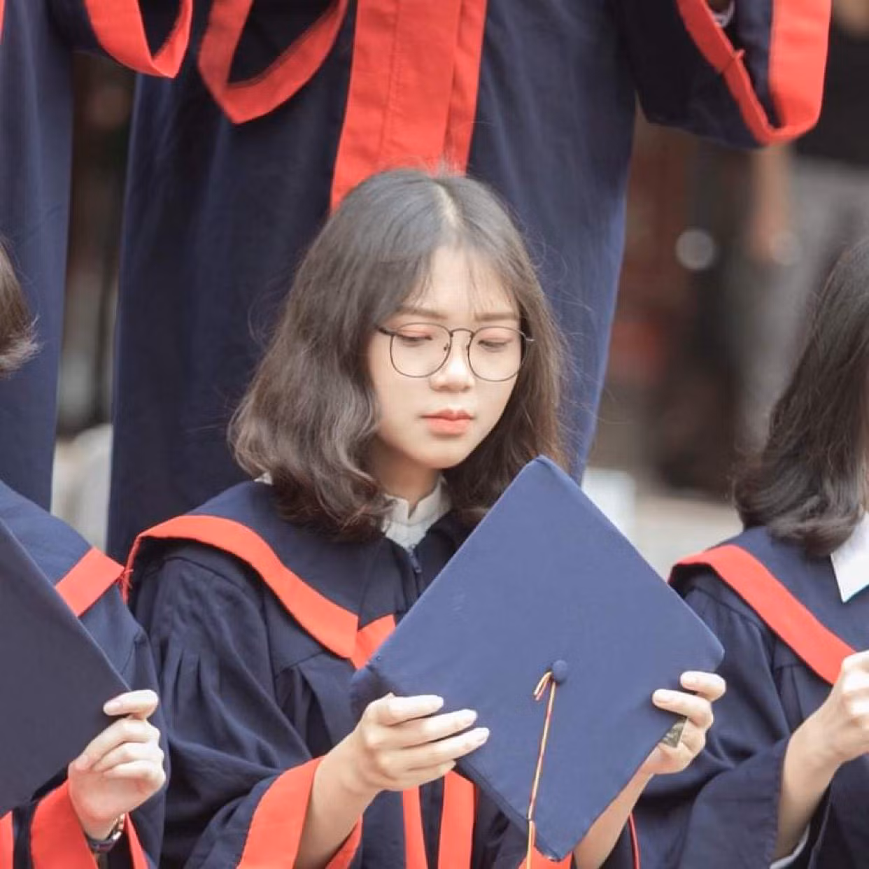 Hương Trà dành một khoảng thời gian để suy ngẫm về chính mình, về quãng thời gian vừa qua của mình và rồi vạch ra một lộ trình để thay đổi bản thân. Hương Trà dành một khoảng thời gian để suy ngẫm về chính mình, về quãng thời gian vừa qua của mình và rồi vạch ra một lộ trình để thay đổi bản thân.
