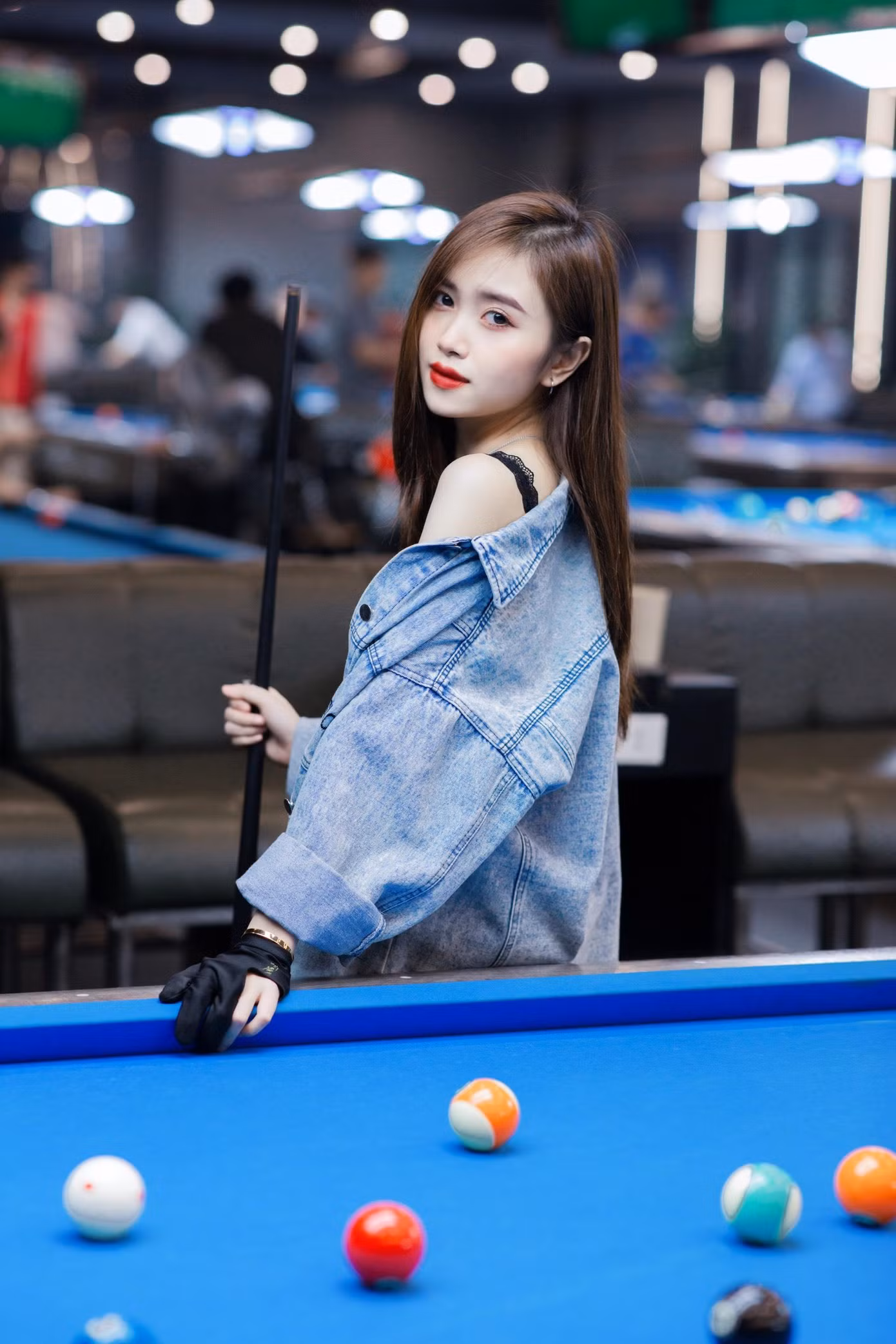 Dù trải qua nhiều khó khăn, tuy nhiên Hồng Nhung luôn kiên cường vượt qua tất cả.
