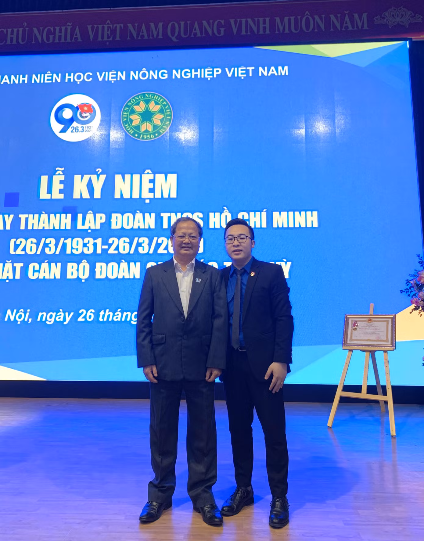 Tuấn Thành cùng đồng chí Hà Quang Dự, nguyên Ủy viên Trung ương Đảng, nguyên Bí thư Thứ nhất Trung ương Đoàn TNCS Hồ Chí Minh, nguyên Chủ nhiệm Ủy ban Thanh niên Việt Nam.