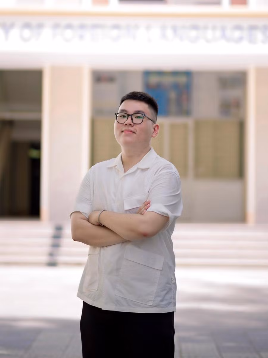 Minh Hoàng là Phó Chủ tịch Hội Sinh viên Trường Đại học Ngoại Ngữ, Đại học Huế nhiệm kỳ 2020 - 2022. Minh Hoàng là Phó Chủ tịch Hội Sinh viên Trường Đại học Ngoại Ngữ, Đại học Huế nhiệm kỳ 2020 - 2022.
