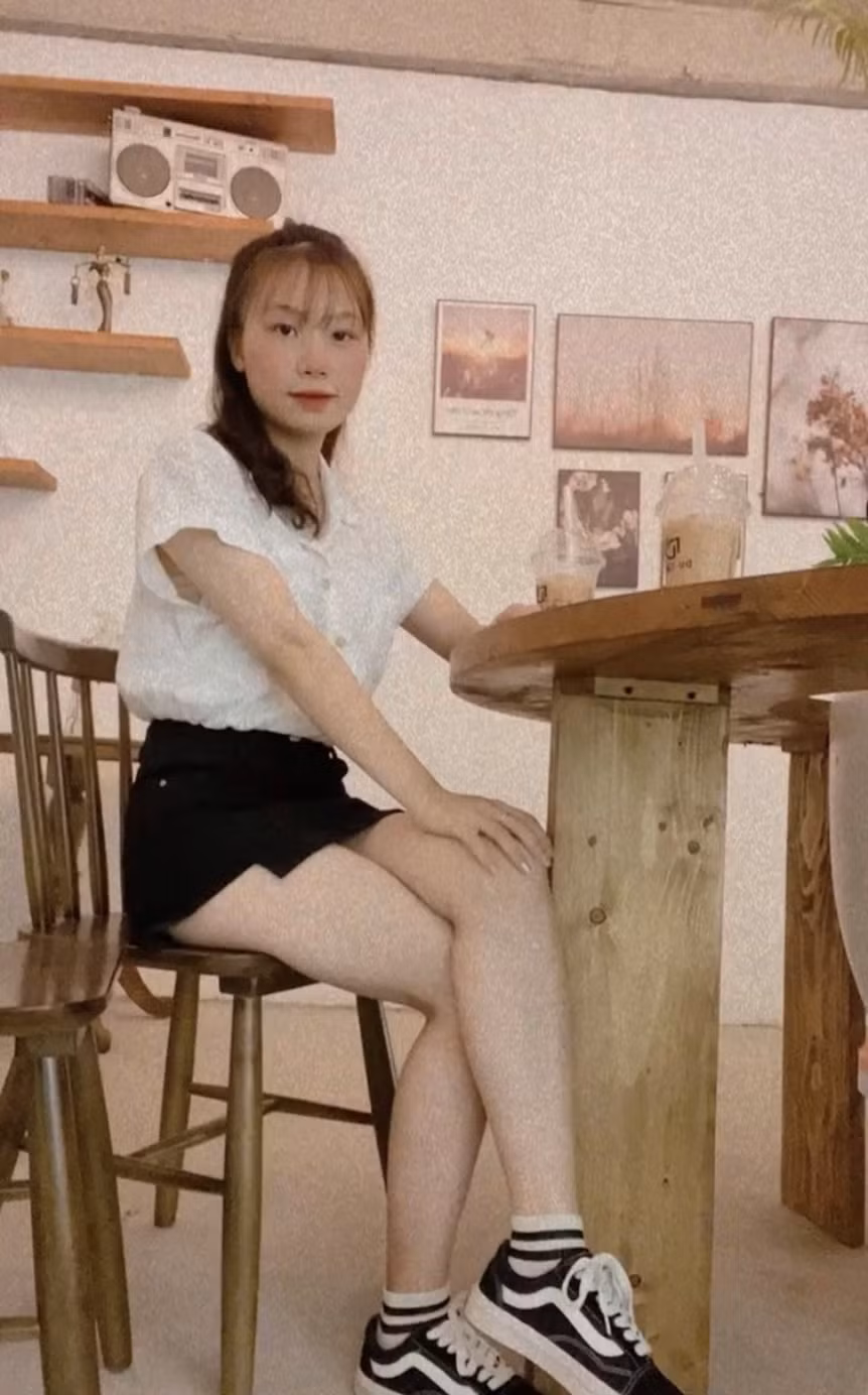 Thu Hường hiện là sinh viên năm nhất, học lớp 15ACLC1 Trường Cao đẳng Dược Trung ương Hải Dương. Thu Hường hiện là sinh viên năm nhất, học lớp 15ACLC1 Trường Cao đẳng Dược Trung ương Hải Dương.