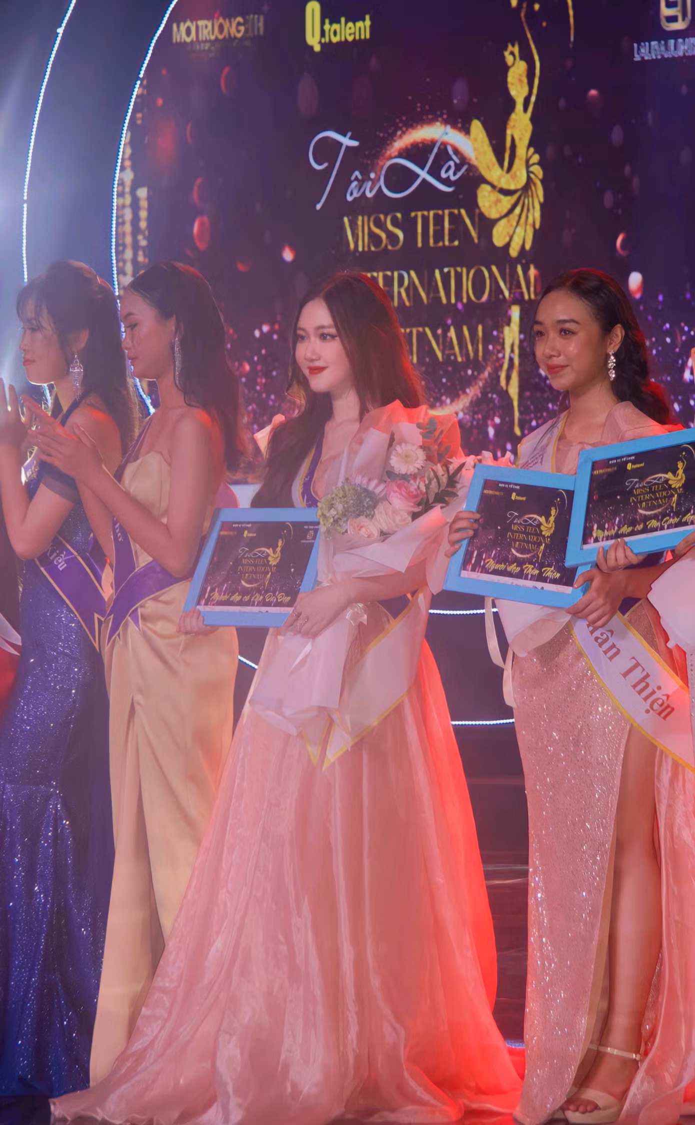 Thoại Nghi muốn lan toả sự tự tin và niềm đam mê đến mọi người một cách tích cực nhất. Thoại Nghi muốn lan toả sự tự tin và niềm đam mê đến mọi người một cách tích cực nhất.
