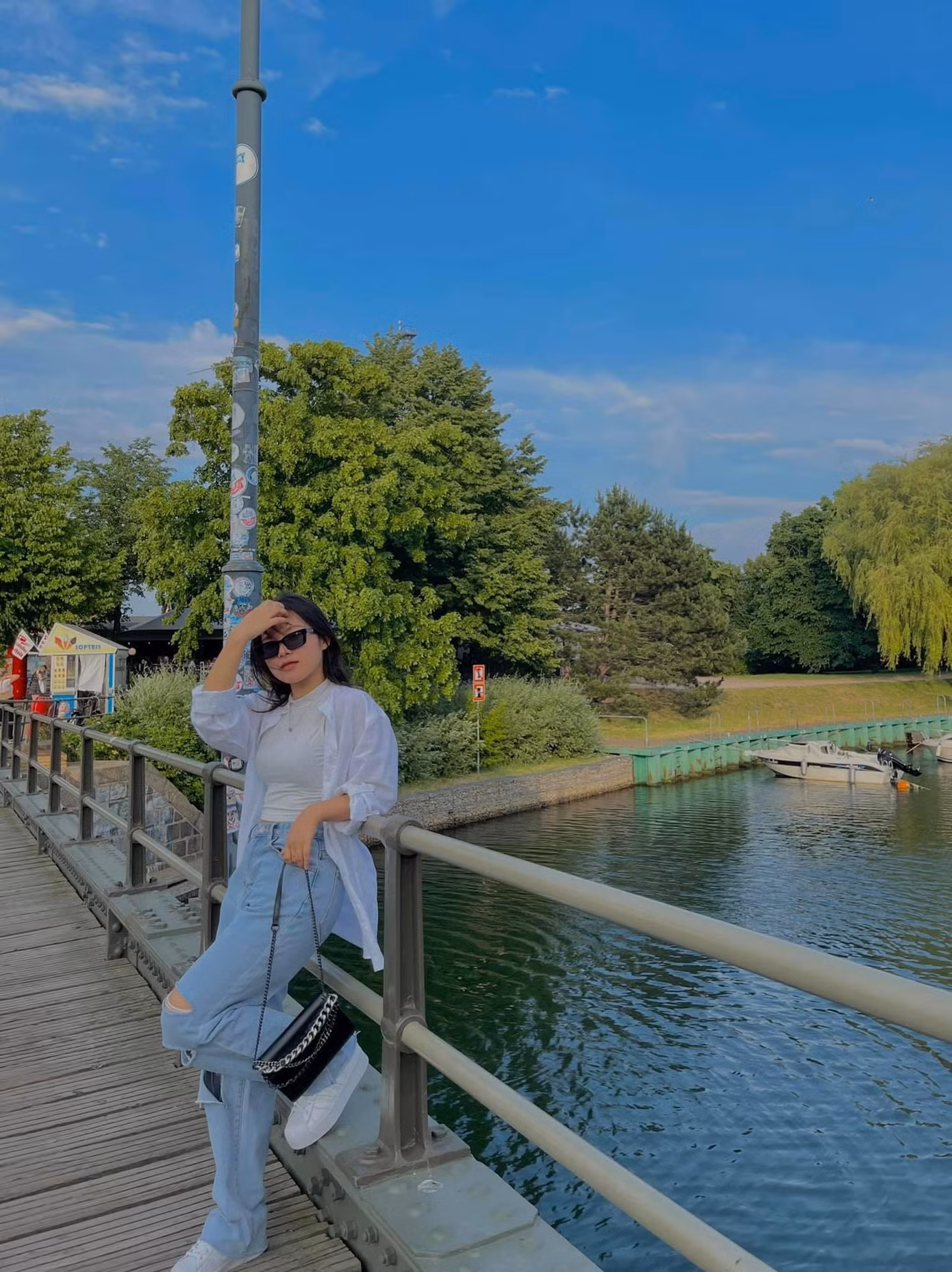 Cô gái tuổi 18 ngày nào đã dần trưởng thành, bản lĩnh và hòa nhập trong môi trường sống mới.