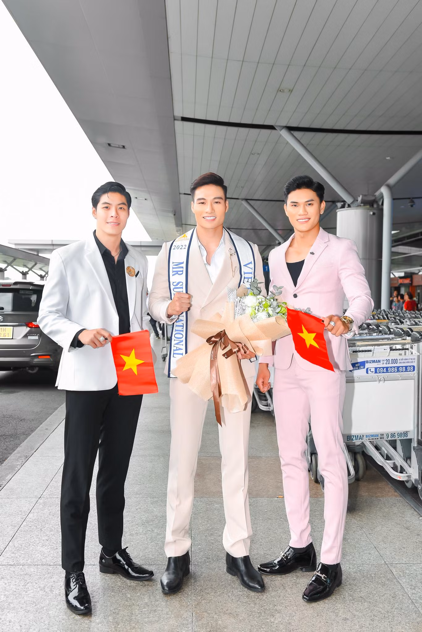 Từ trái qua: Nam vương Phi Việt, Quán quân Đạt Kyo, Á vương Hữu Anh.