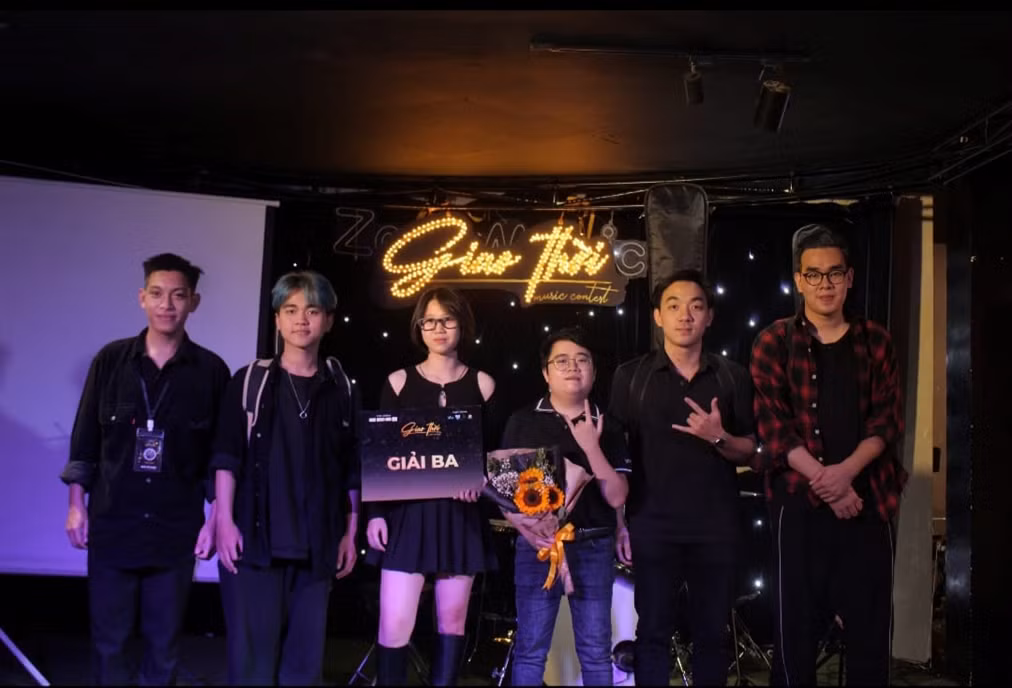 Giải ba thuộc về Band BAMIB3R với ca khúc Dệt tầm gai.